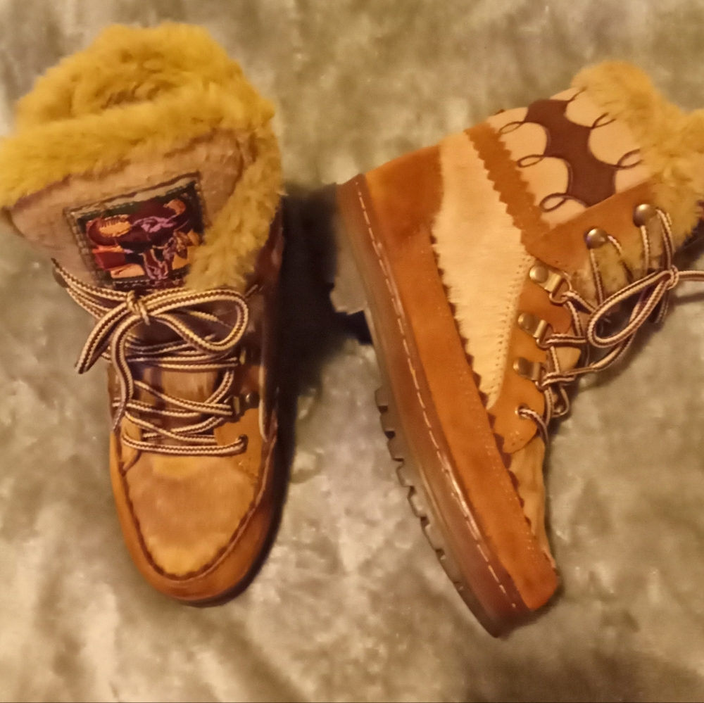 Suede Arapaho Hiking Fur Lined Boots Size 6